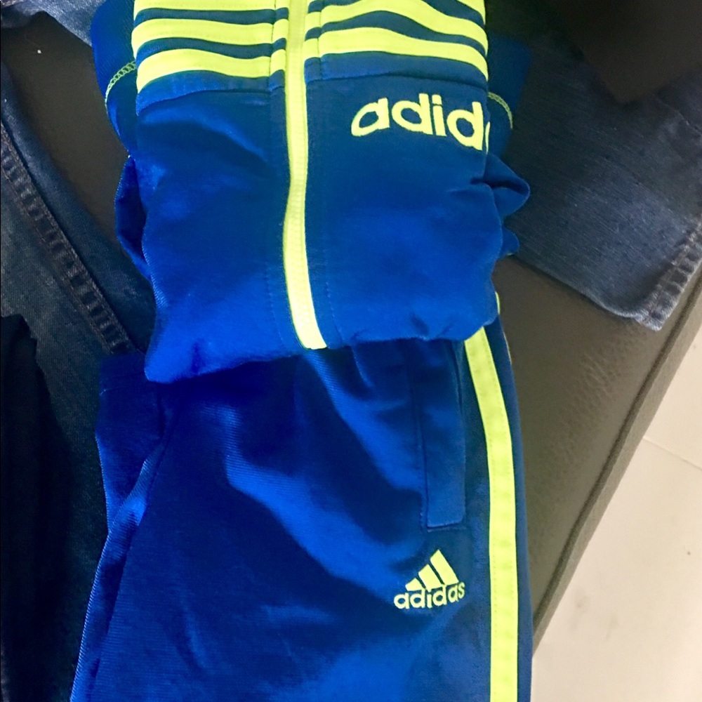 Jeans & adidas blue outfit - Picture 2 of 2